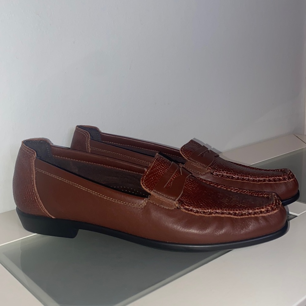 SAS Penny Loafer Slip On Brown Snake Skin Print Shoe- Sz 8 Narrow